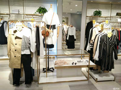 拉夏貝爾服飾（太倉）柳州城中萬達分公司 引領(lǐng)時尚潮流，打造優(yōu)質(zhì)零售體驗
